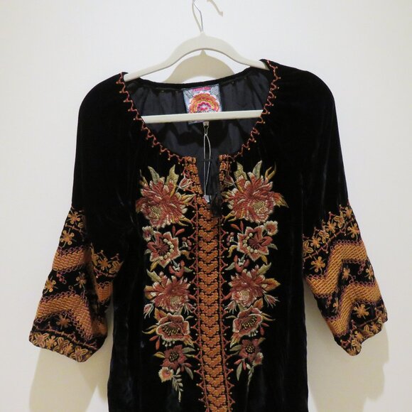 JOHNNY WAS Elim Velvet Peasant Blouse in Black Floral Embroidered Boho NWT - Picture 3 of 15